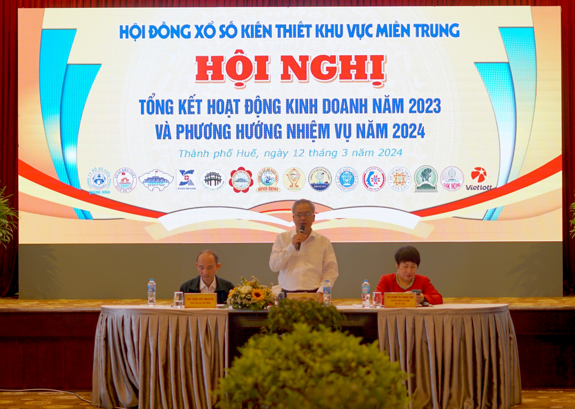 Họp đội đồng Xổ Số Kiên Thiết Miền Trung